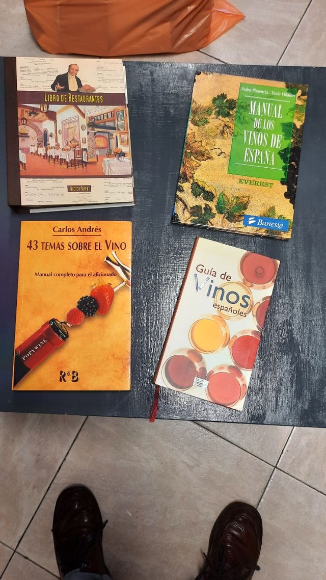 Libros de fichas de restaurante y temática de vin