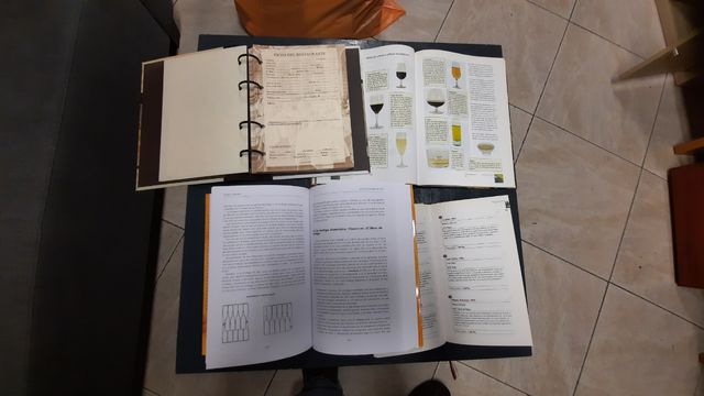 Libros de fichas de restaurante y temática de vin