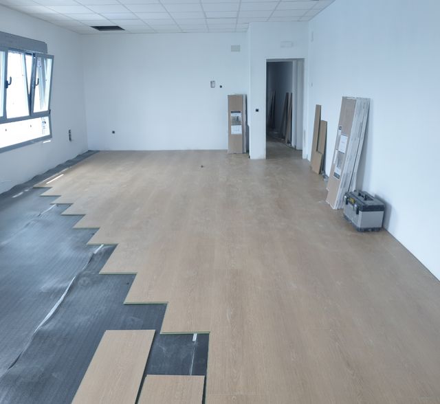 TARIMA FLOTANTE,RODAPIE Y PUERTAS