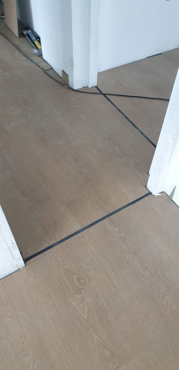 TARIMA FLOTANTE,RODAPIE Y PUERTAS