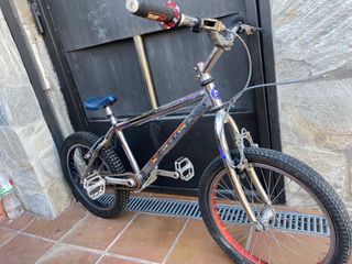 Monty x-hydra de segunda mano por 220 EUR en Corbera de Llobregat