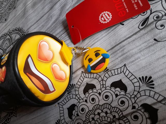 Estuche de la marca emoji