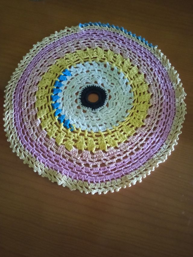 Hecho a mano. Adorno de mesa.