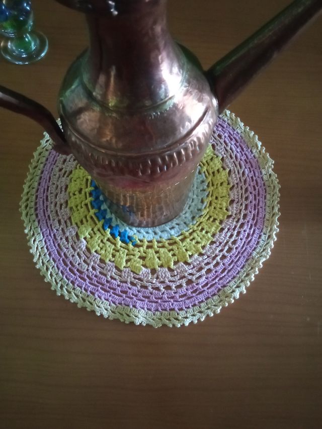 Hecho a mano. Adorno de mesa.