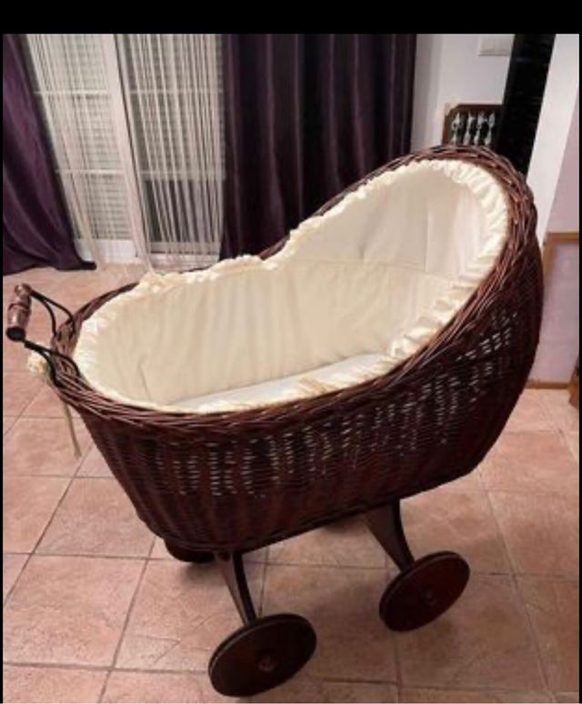 Urge venderlo..Moisés cuna de mimbre con colchon .