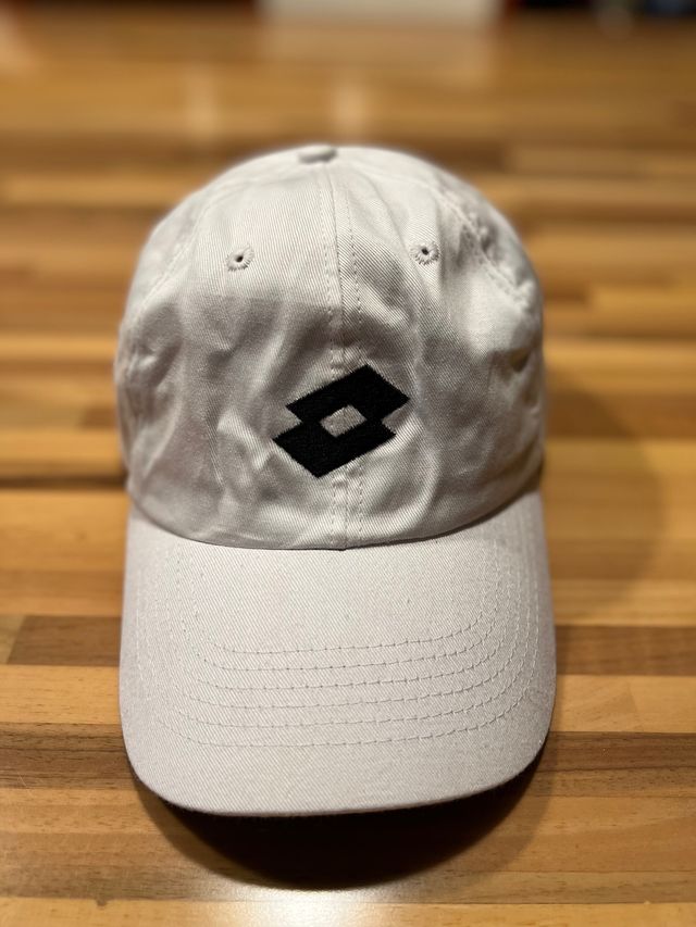 Cappellino bianco