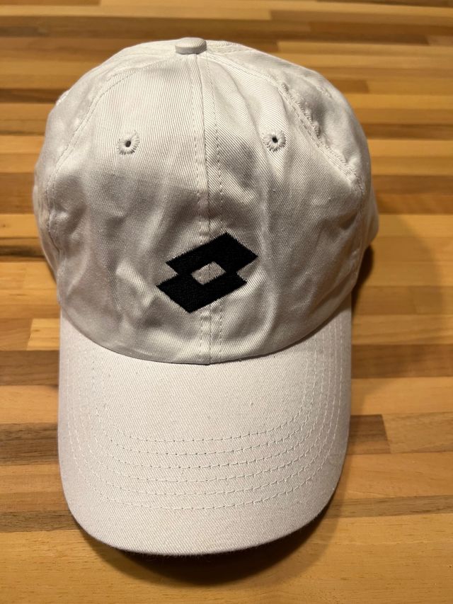 Cappellino bianco
