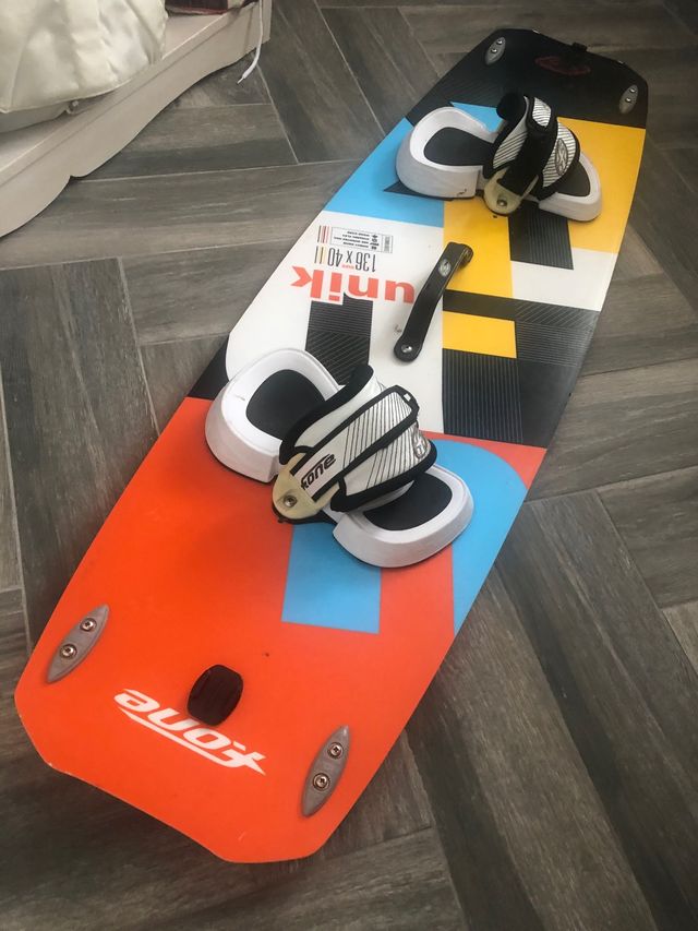 Tabla de kitesurf twintip FOne Unik 136x40 de segunda mano por 220 EUR