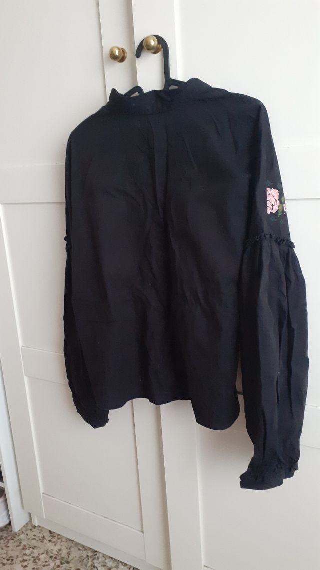 Camisa negra bordada
