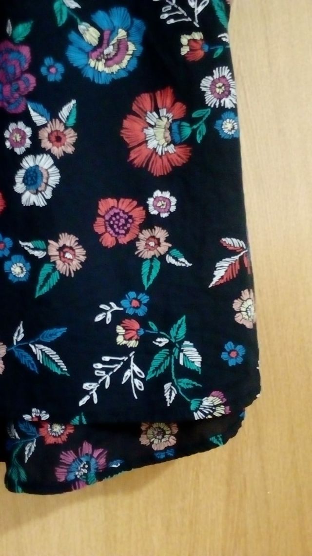Blusa nueva CyA flores negra
