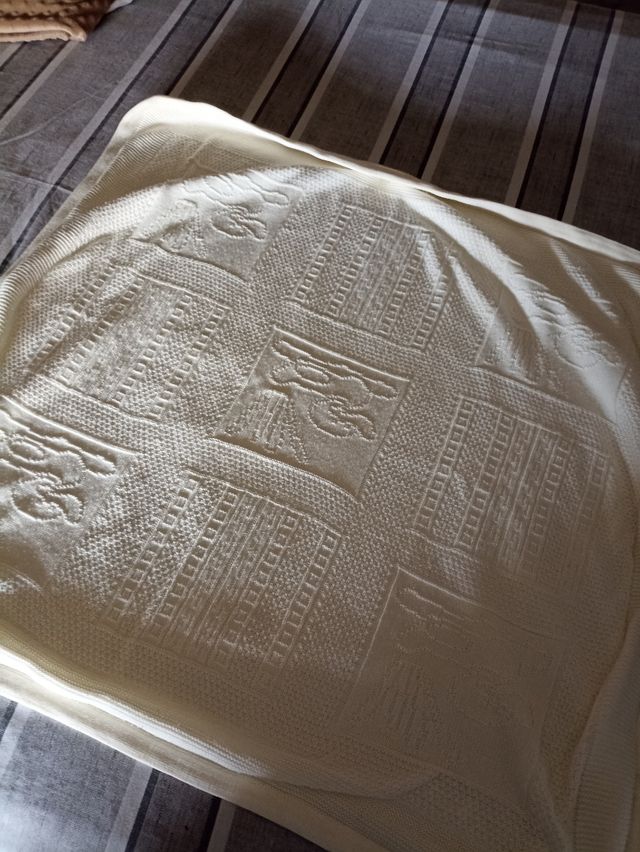 Arruyo/manta bebé unisex color vainilla