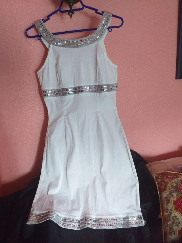 abito bianco con paillettes