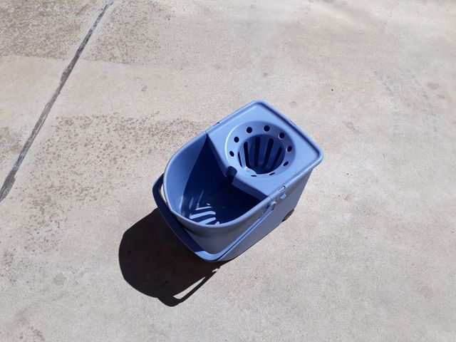 secchio con scolapiatti