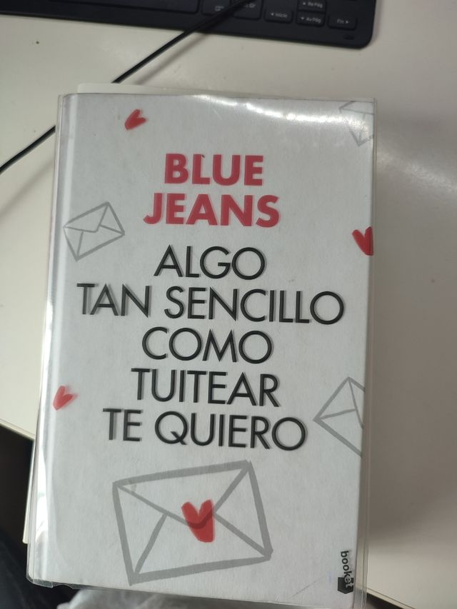 Libro Algo tan sencillo como tuitear te quiero