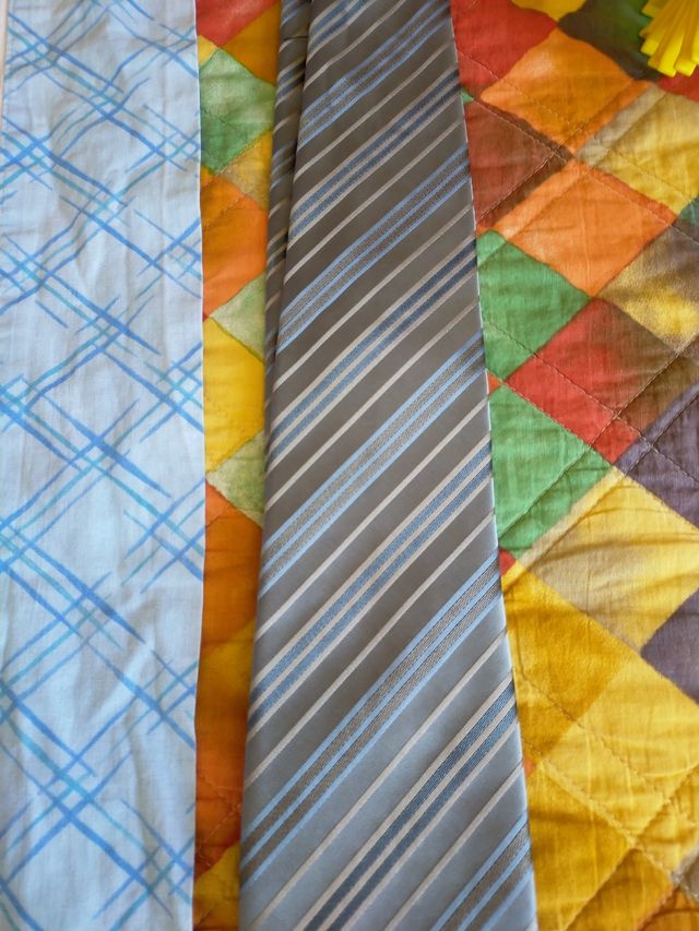 cravatta color chiaro