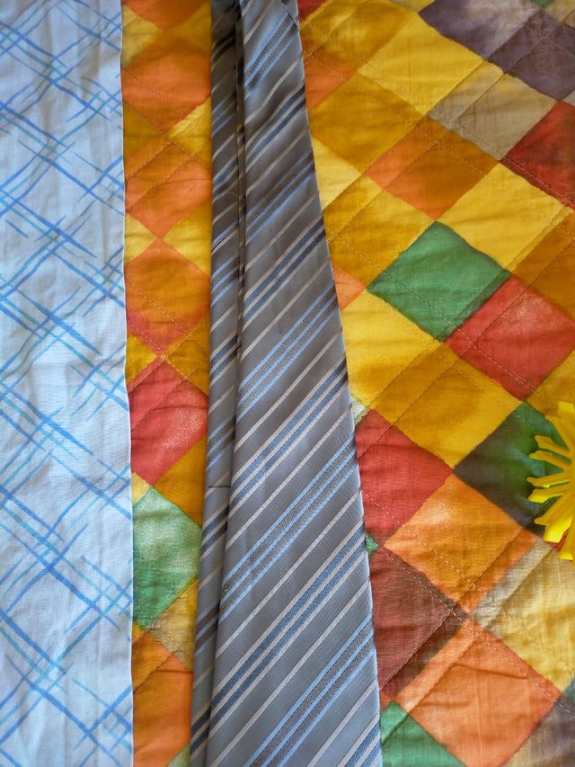 cravatta color chiaro