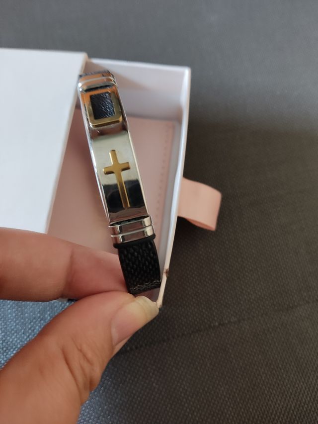 PULSERA CON CRUZ NUEVA