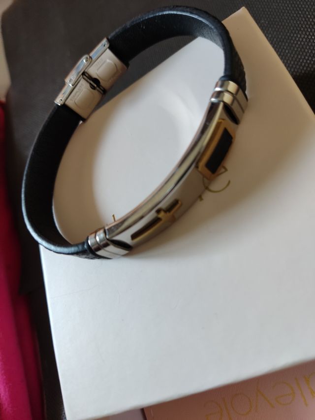 PULSERA CON CRUZ NUEVA