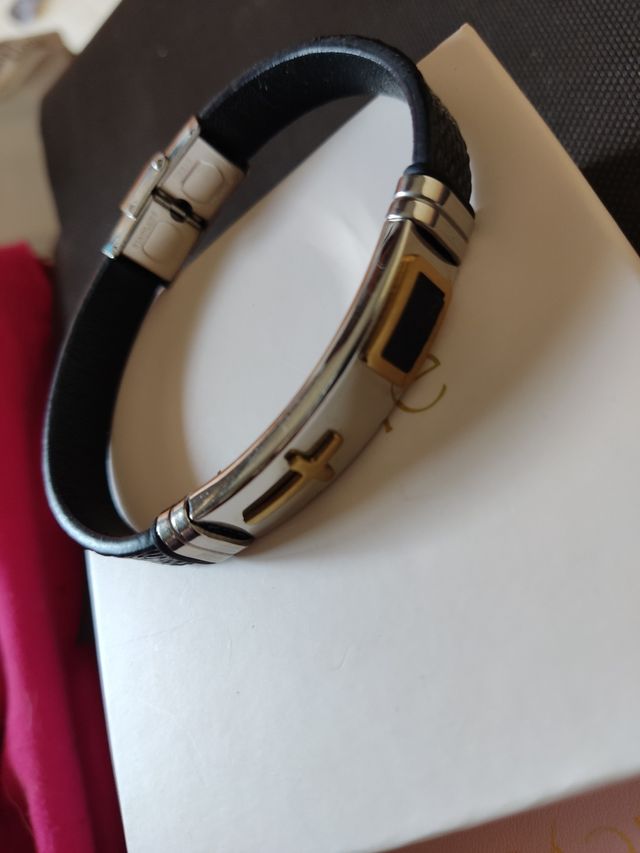 PULSERA CON CRUZ NUEVA