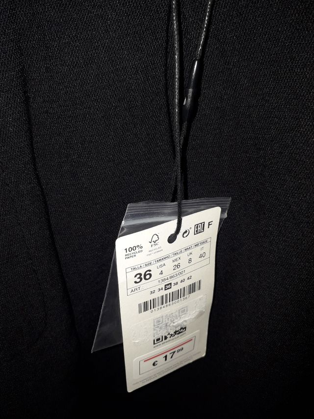 Bermuda.Marca Stradivarius.