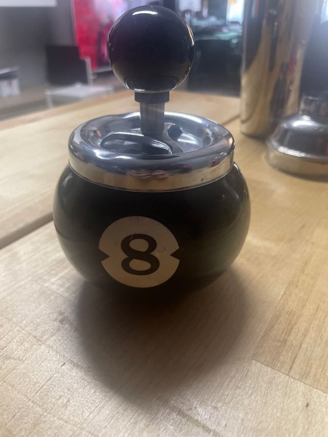 Cenicero bola del 8