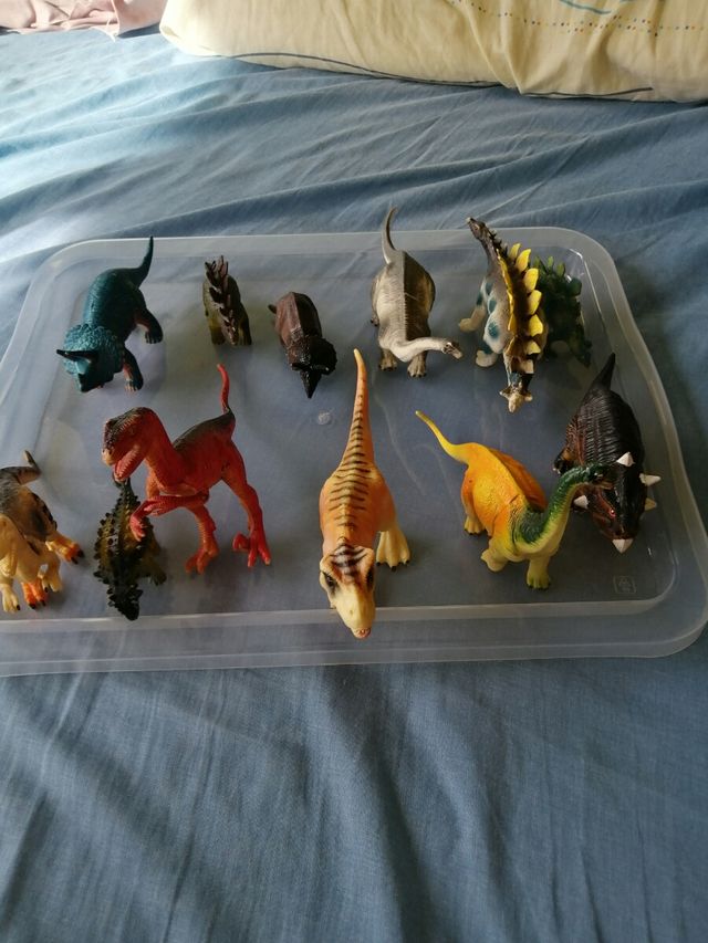 dinosarios cada uno 2 euros