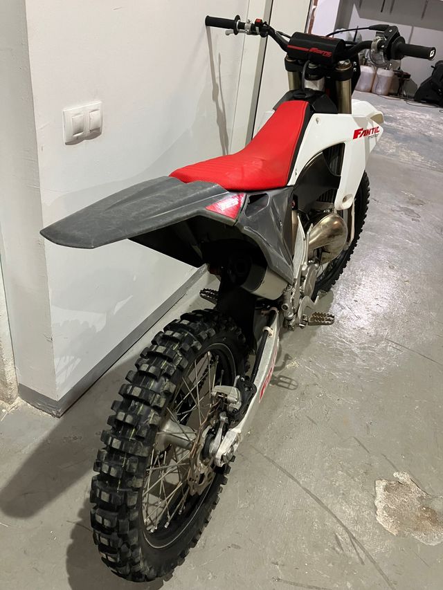 FANTIC XX 125 2021 de segunda mano por 4.500 EUR en Mataró en WALLAPOP