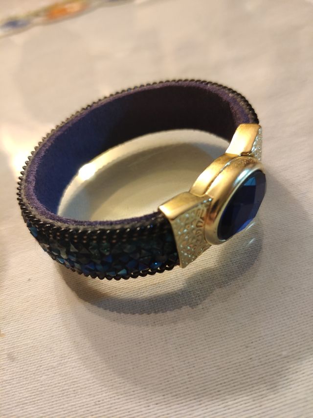 Pulsera de cristales azules con imán 