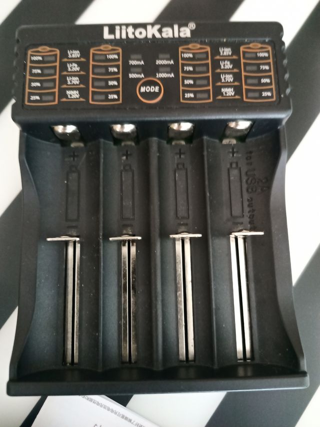 Cargador de pilas universal LiitoKala