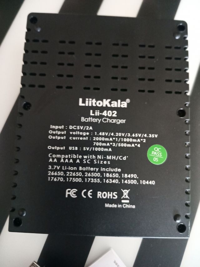 Cargador de pilas universal LiitoKala