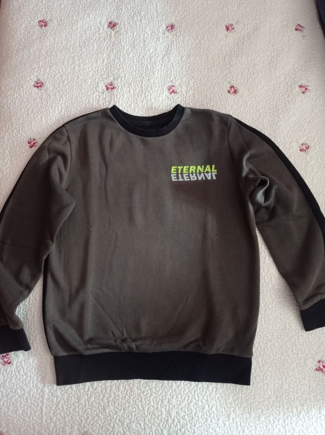 Sudadera Negra y gris Bershka. Talla XS