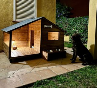 Caseta de perro AISLADA.160x90x100 cm.