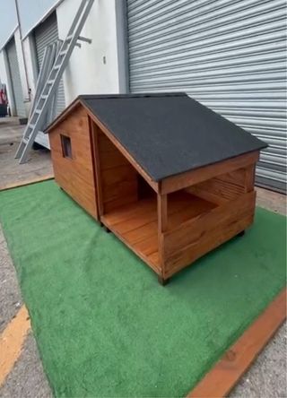 Caseta de perro AISLADA.160x90x100 cm.