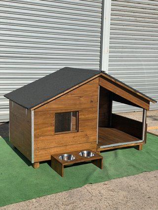 Caseta de perro AISLADA.160x90x100 cm.