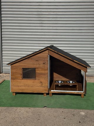 Caseta de perro AISLADA.160x90x100 cm.