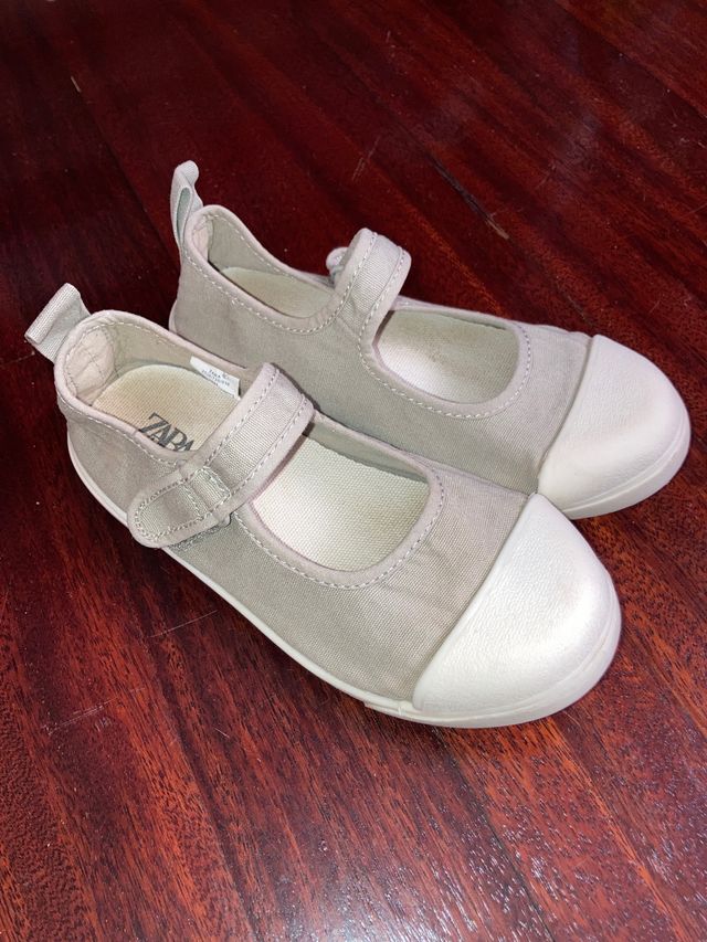 Zapatillas niñas n*29 de ZARA