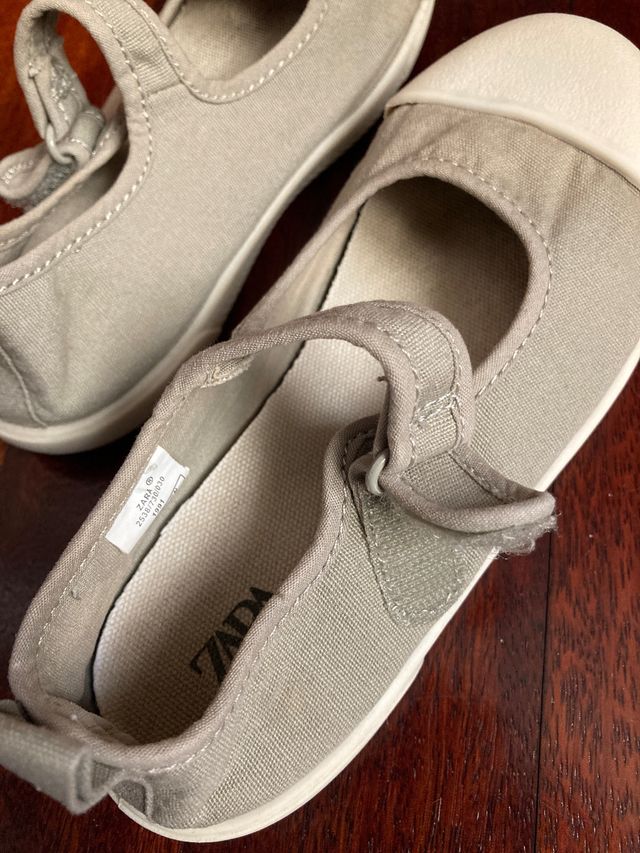 Zapatillas niñas n*29 de ZARA