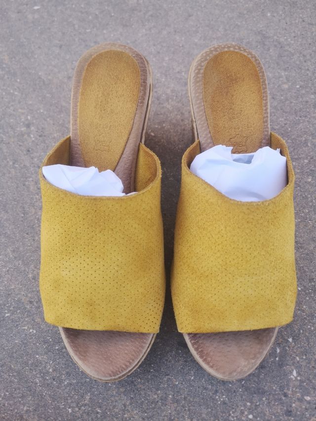 Zuecos de piel