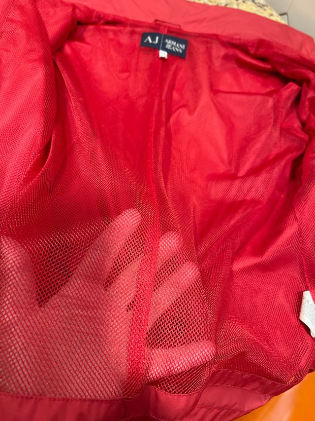 Chubasquero rojo de Armani Jeans