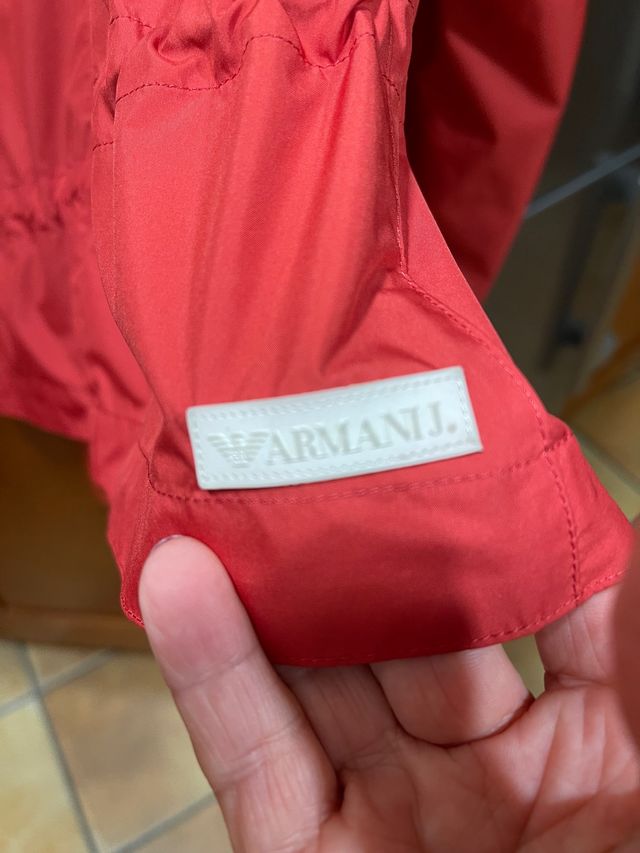 Chubasquero rojo de Armani Jeans