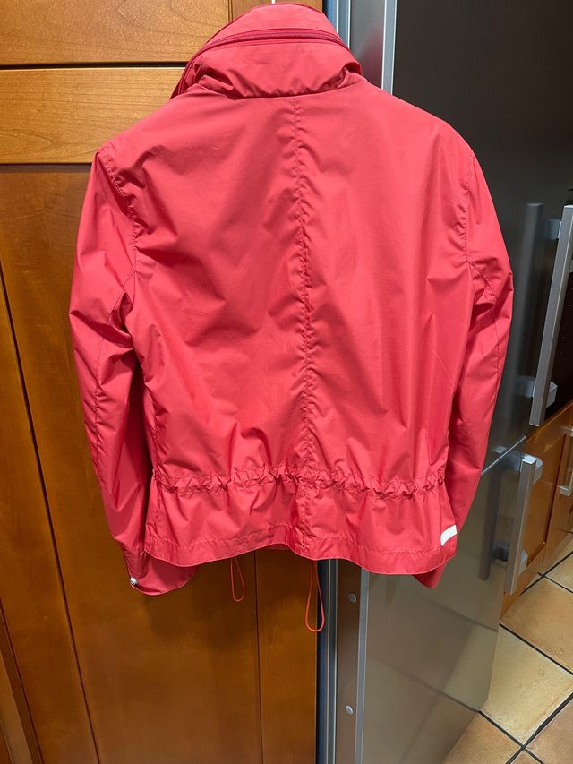 Chubasquero rojo de Armani Jeans