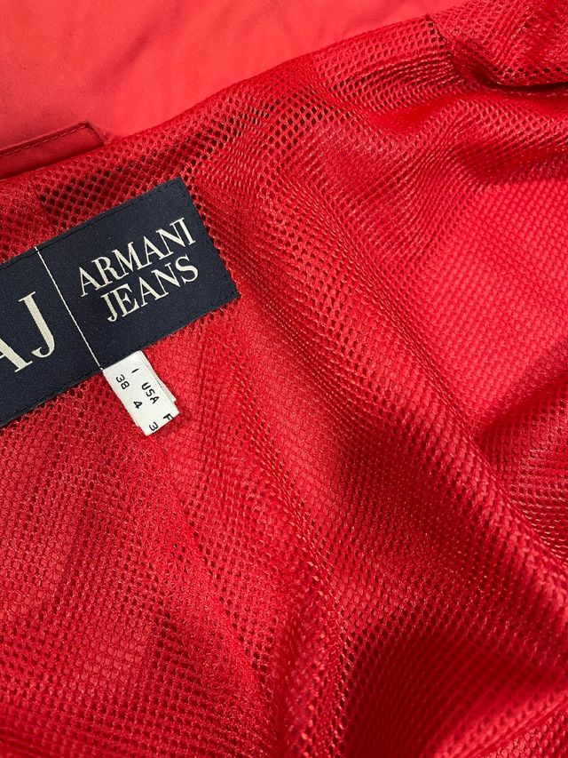Chubasquero rojo de Armani Jeans