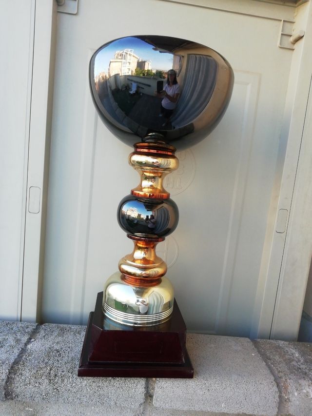 copa de 48 centímetros de altura