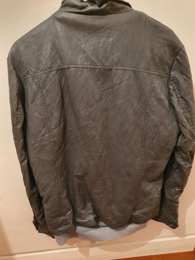 Giubbotto in ecopelle con imbottitura usata 2 volt