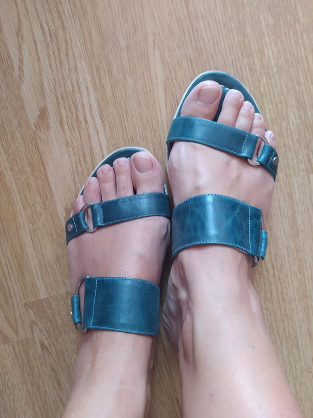 Sandalias piel azul doble tira
