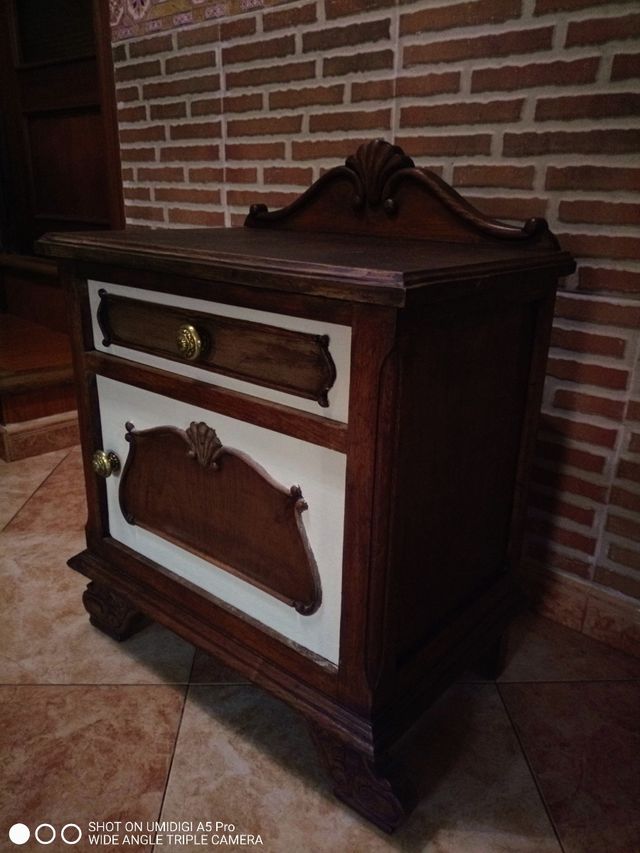 Mesita madera antigua