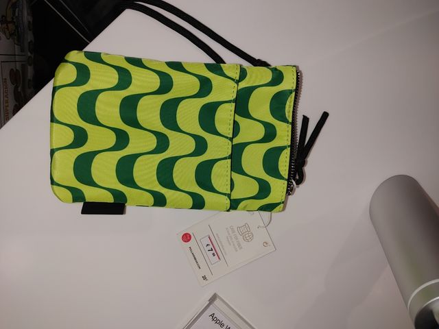 Bolsito funda para transportar móvil