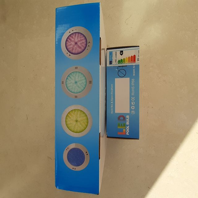 faretto luce piscina