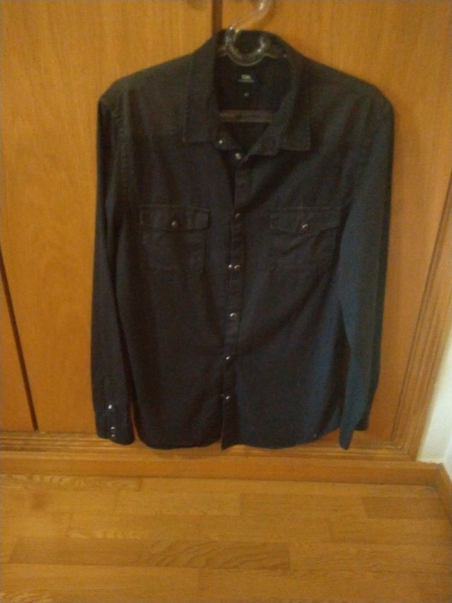 camisa estilo vaquera negra