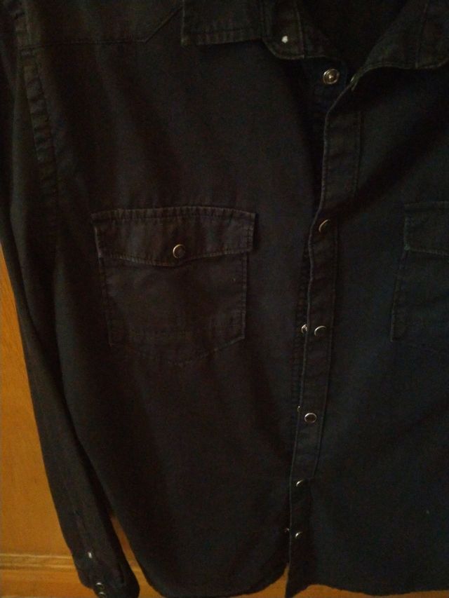 camisa estilo vaquera negra